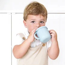 How to Transition your bub from the Bottle to Sippy Cups